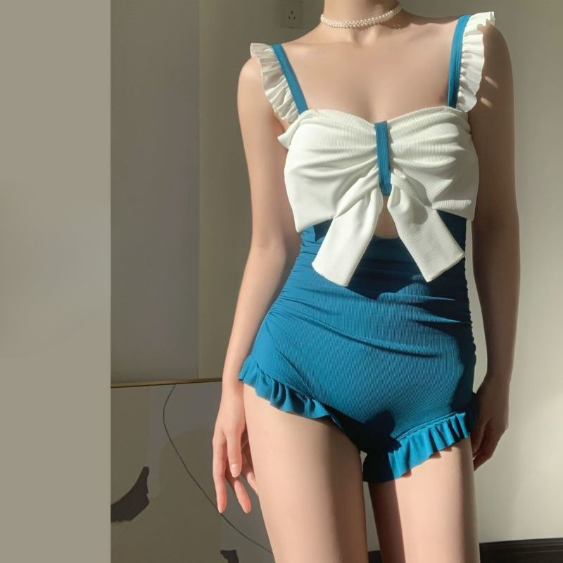 ملابس سباحة نسائية أنيقة بتصمي - مراجعة Costumes وسعره